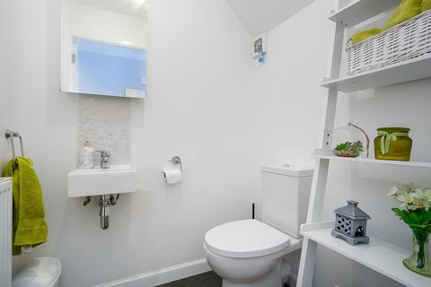 37 Bughtlin Market, Edinburgh, EH12 8XP
