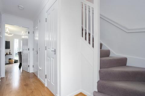 37 Bughtlin Market, Edinburgh, EH12 8XP