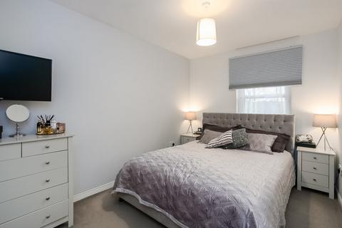 37 Bughtlin Market, Edinburgh, EH12 8XP