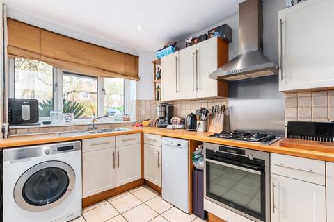 2 bedroom apartment for sale, Fauconberg Road, Chiswick W4
