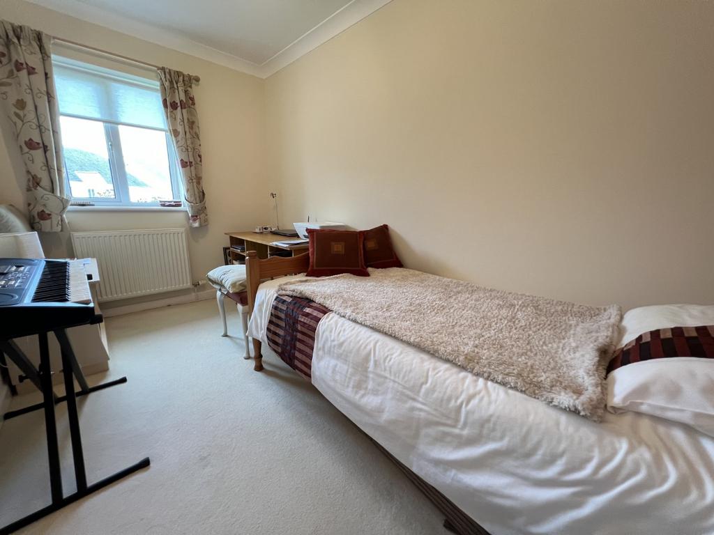Front Bedroom 1/Office