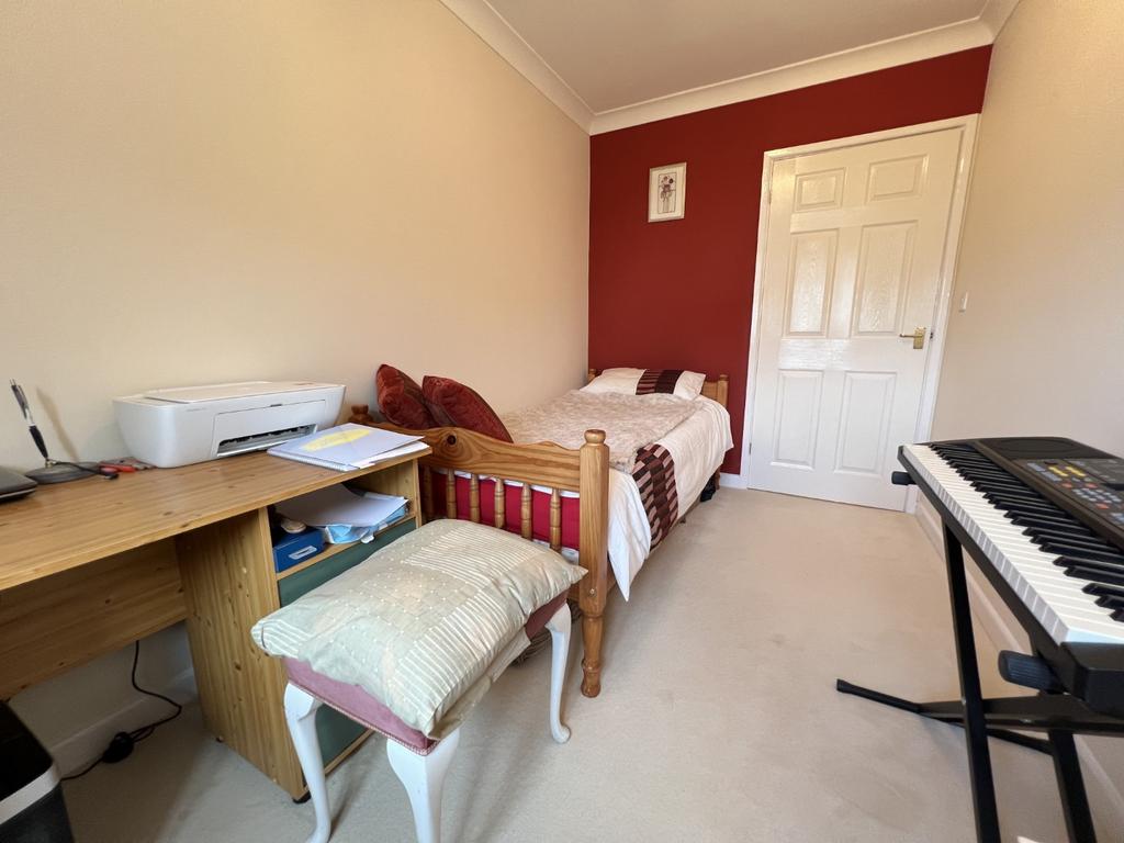 Front Bedroom 1/Office