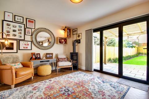 6 Belmore Road, Lymington, SO41 3NT
