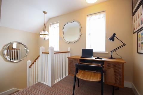 6 Belmore Road, Lymington, SO41 3NT