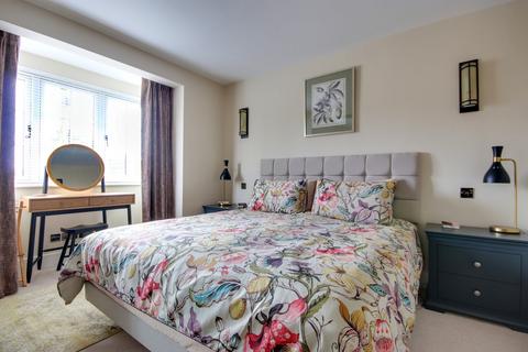 6 Belmore Road, Lymington, SO41 3NT