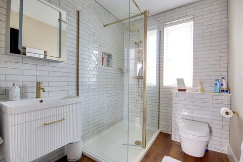 6 Belmore Road, Lymington, SO41 3NT