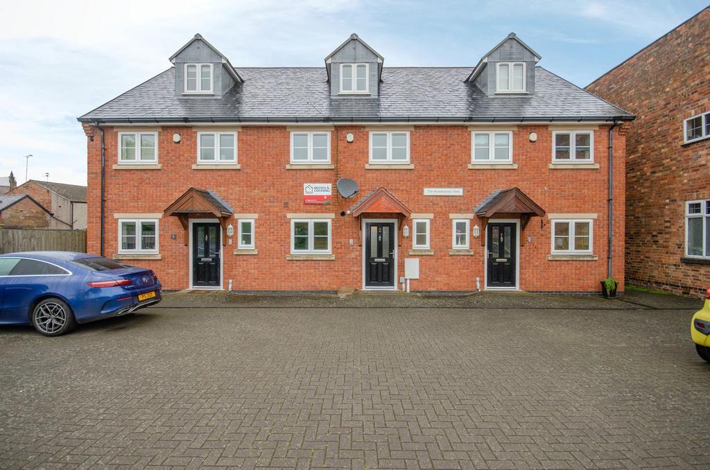 Stonemasons Yard, Lower Hillmorton... 4 bed townhouse to rent £1,400