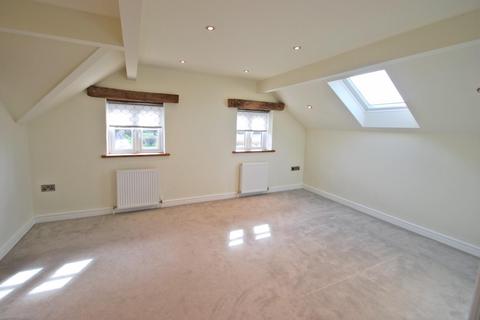 3 bedroom detached house to rent, Chester Road, Woodford,