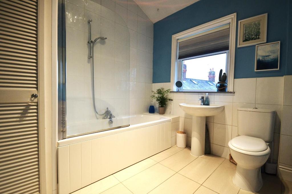 Altrincham Road - Bathroom .JPG