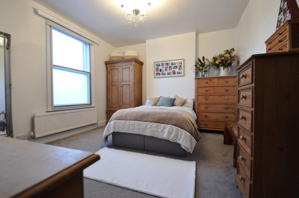 Altrincham Road - Bed 1 .JPG