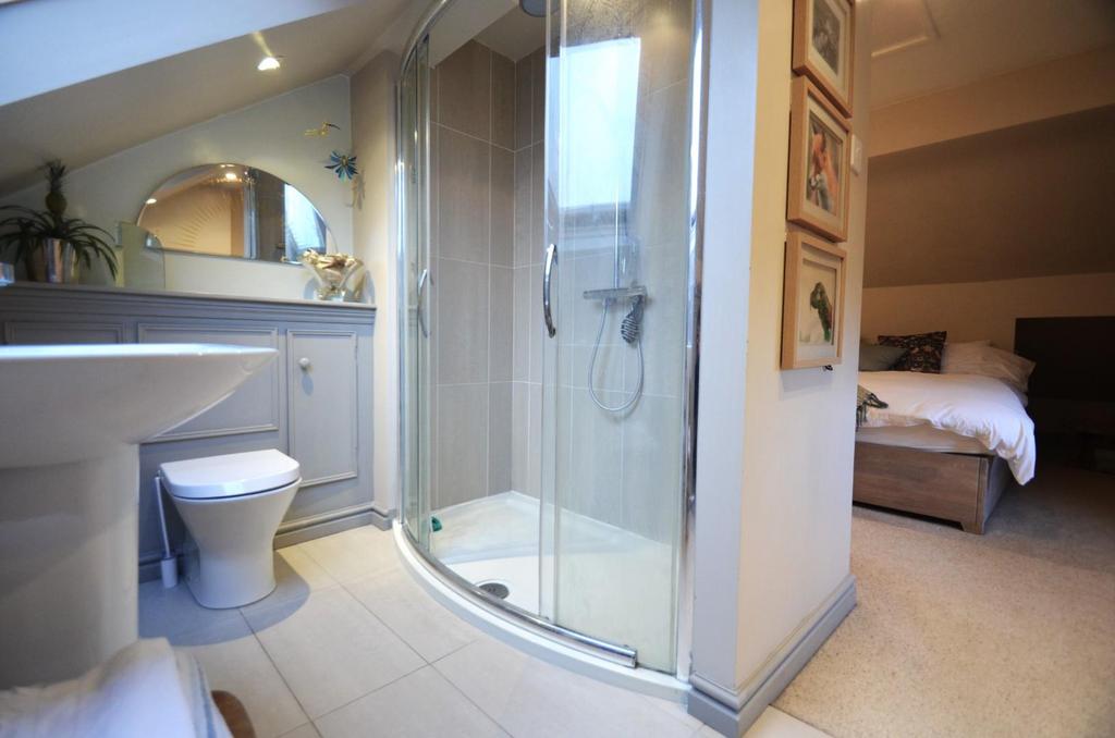 Altrincham Road - Ensuite .JPG