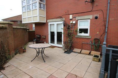 2 bedroom apartment to rent - Bloomfield Court