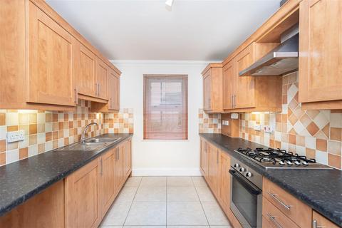 2 bedroom flat to rent, Manor Road, Bournemouth BH1