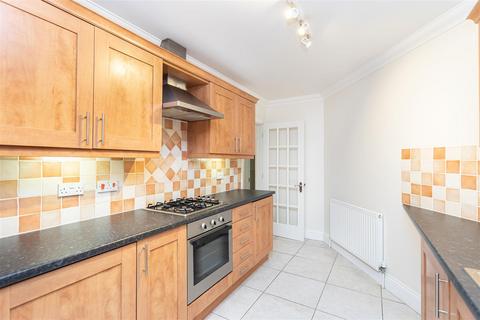 2 bedroom flat to rent, Manor Road, Bournemouth BH1