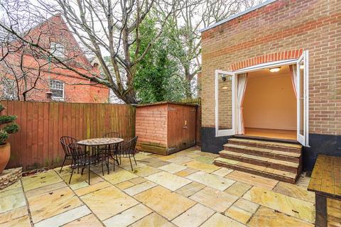 2 bedroom flat to rent, Manor Road, Bournemouth BH1