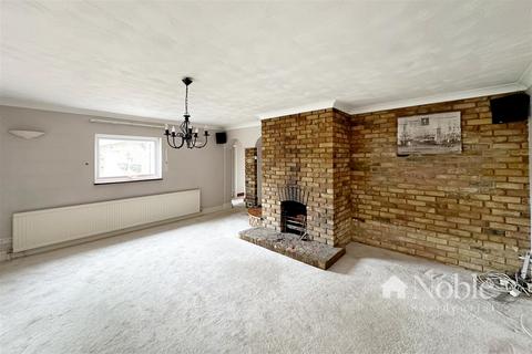 3 bedroom detached bungalow for sale - Private Road, Chelmsford