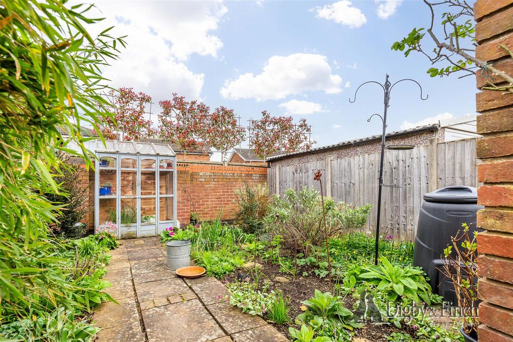 8 Gleneagles Close, Stamford, PE9 2 TL 7watermarked