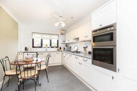 2 bedroom flat for sale, Christchurch Road, Bournemouth BH1