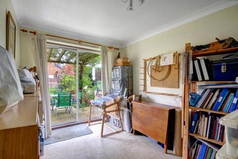 2 Aspen Close, Evesham, WR11 1YY