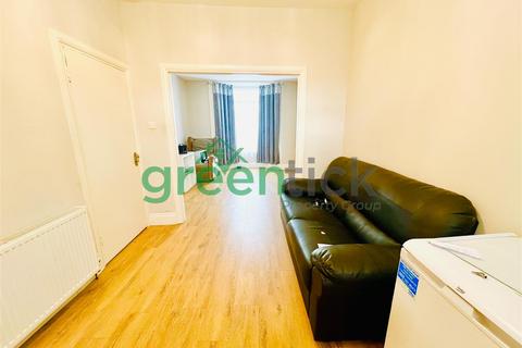 3 bedroom terraced house for sale - Almond Road, London