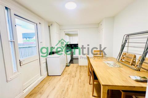 19 Almond Road, London, N17 0PJ