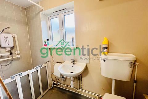 19 Almond Road, London, N17 0PJ