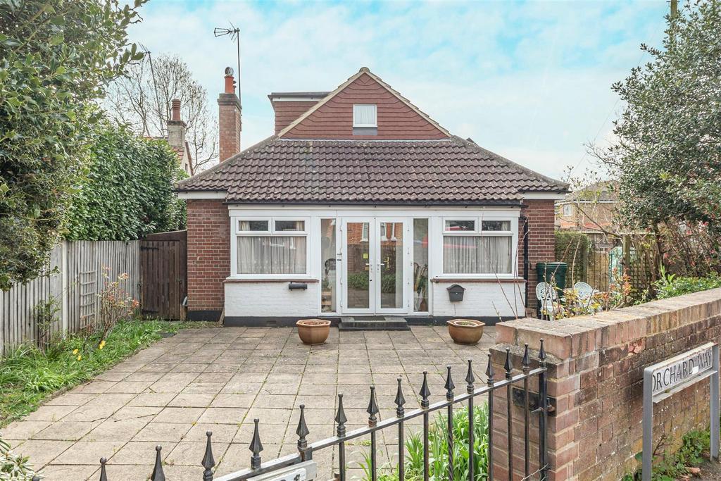 Liberty Lane, Addlestone 2 bed detached house for sale £515,000