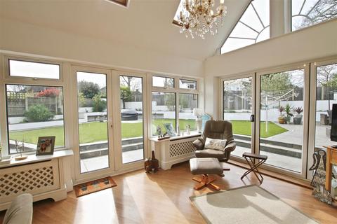 4 bedroom detached house for sale, Buxton Square, Leigh-On-Sea