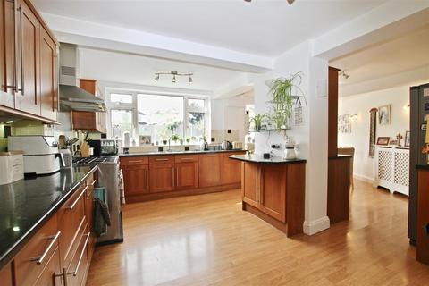 4 bedroom detached house for sale, Buxton Square, Leigh-On-Sea