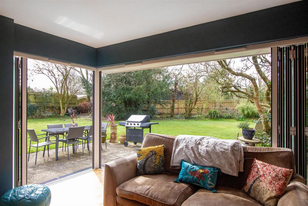 Corner bi-folds