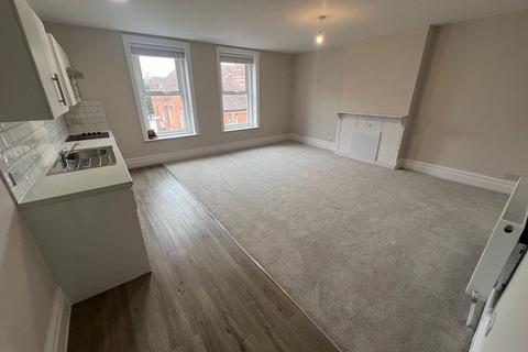 Studio to rent - Poole Road, Bournemouth, BH4