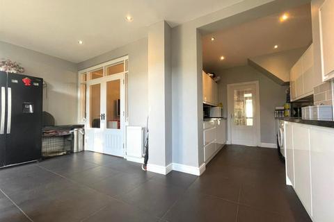3 bedroom terraced house for sale, Brockham Drive, Gants Hill, IG2 6QW