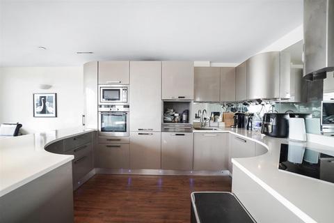 3 bedroom apartment for sale, The Oxygen Apartments, Royal Victoria Dock E16