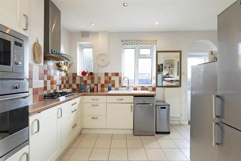 3 bedroom semi-detached house to rent, Dover House Road, London