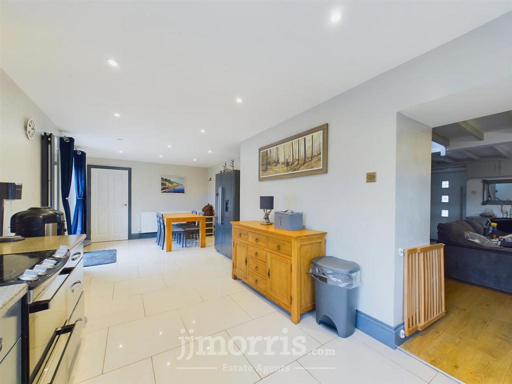 CAM03686 G0-PR0009-STILL015.jpg