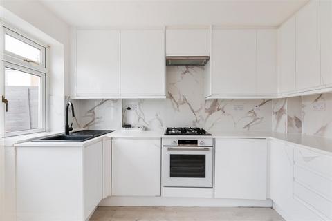24 Willmore End, London, SW19 3DF