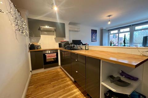 Flat 1b, 27 High Street, Cam, Dursley, GL11 5LA