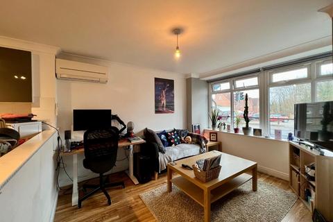 Flat 1b, 27 High Street, Cam, Dursley, GL11 5LA