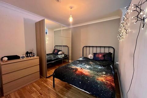 Flat 1b, 27 High Street, Cam, Dursley, GL11 5LA