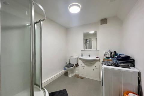 Flat 1b, 27 High Street, Cam, Dursley, GL11 5LA