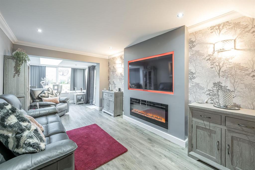 Apperley Way, Halesowen, B63 2PN 3 bed semidetached house for sale £