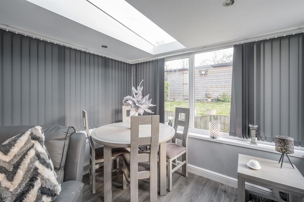 Apperley Way, Halesowen, B63 2PN 3 bed semidetached house for sale £
