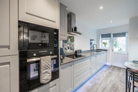 2 Apperley Way, Halesowen, B63 2PN