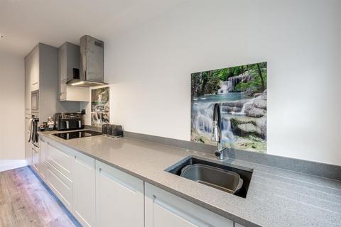 2 Apperley Way, Halesowen, B63 2PN