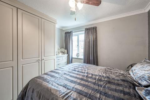 2 Apperley Way, Halesowen, B63 2PN