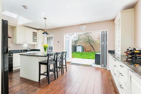 4 bedroom end of terrace house for sale, Westway, Raynes Park SW20