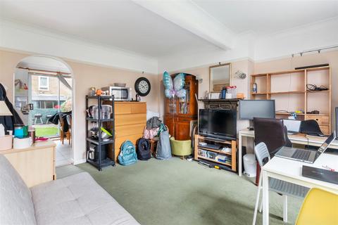 10 Hunston Road, Morden, SM4 6NF