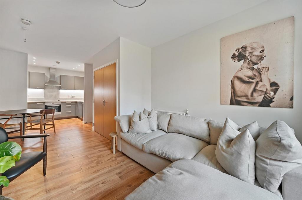 BCLR - Flat 3, 330 Finchley Road - Reception C (4)