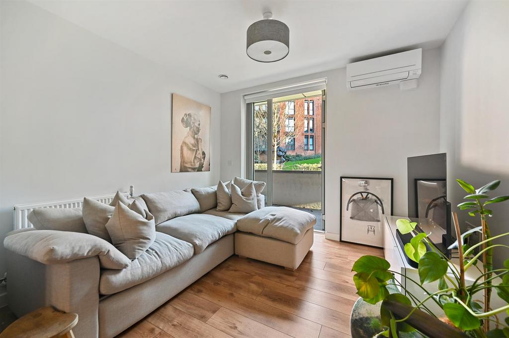 BCLR - Flat 3, 330 Finchley Road - Reception (4).j