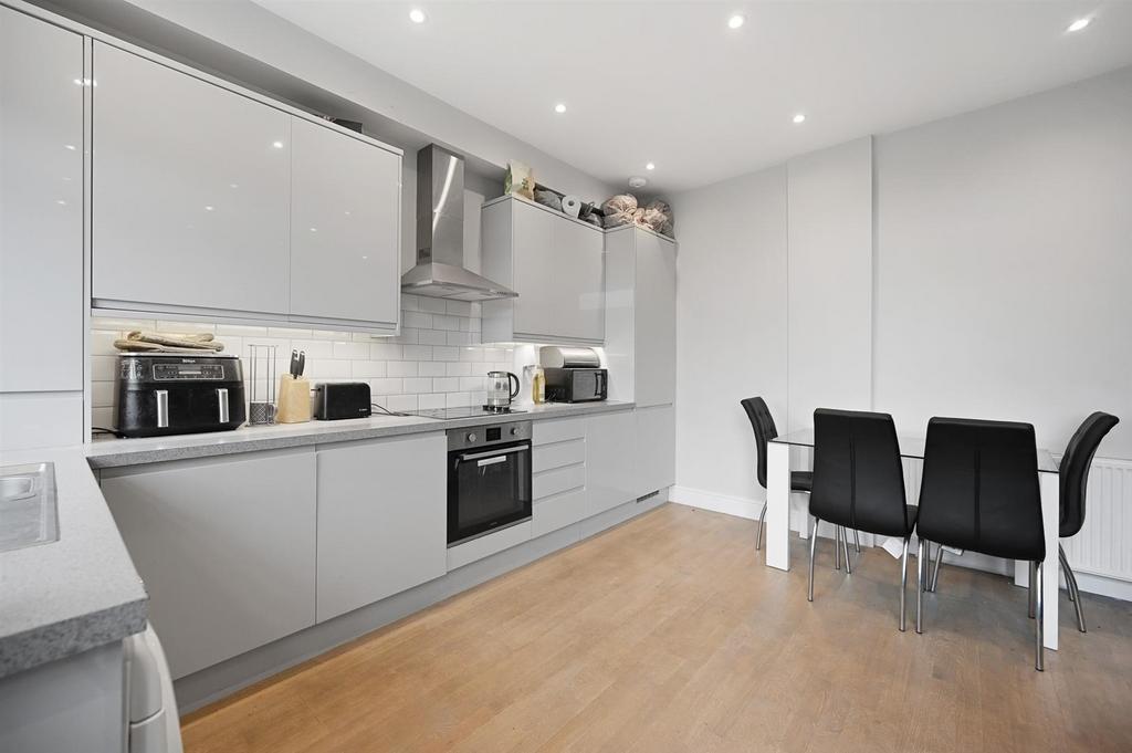 BCLR - RGF 118 Mill Lane - Kitchen Dinning (4).jpg